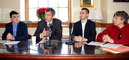 21e681213b678ae7-collegestudents