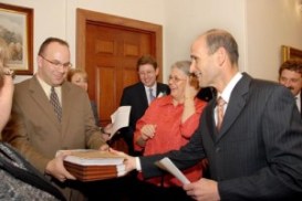 5174f100fdb0de6f-wthe-budget-300x201